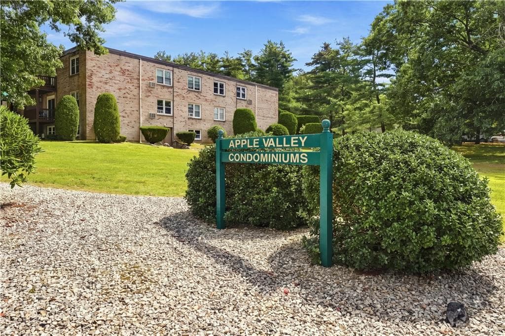 Condominium at 5 Apple Valley Parkway UNIT 12, Smithfield, photo 35 of 37