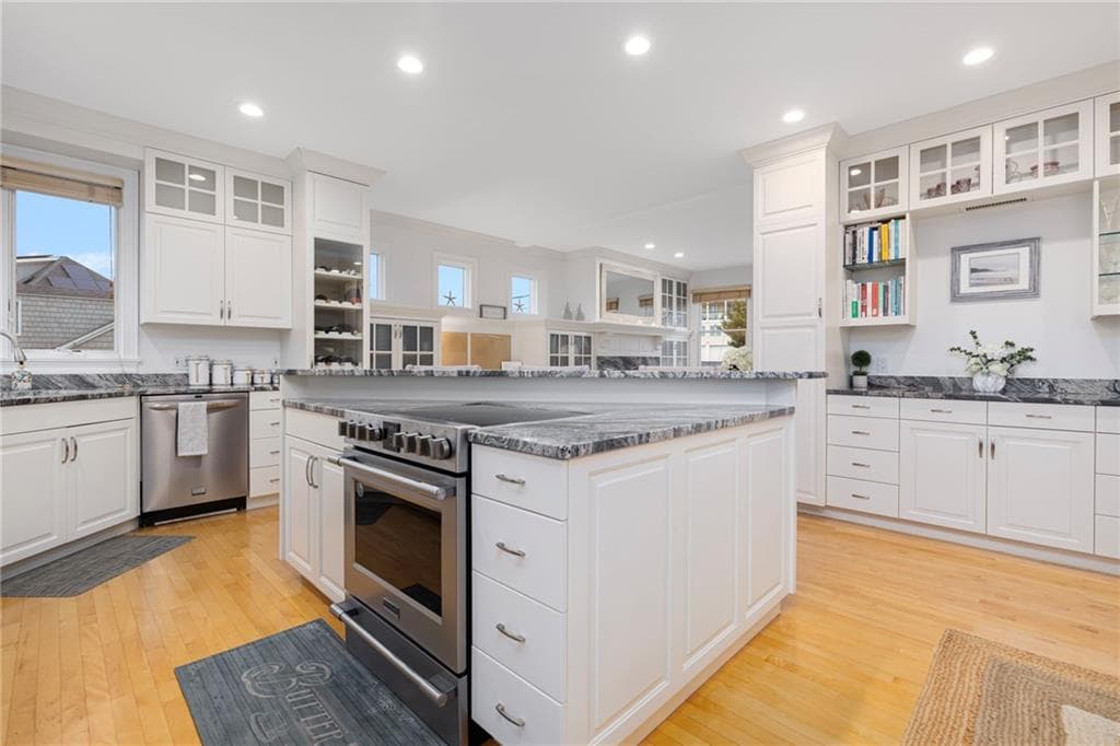 Single Family Residence at 255 Bonnet Point Road, Narragansett, photo 20 of 50