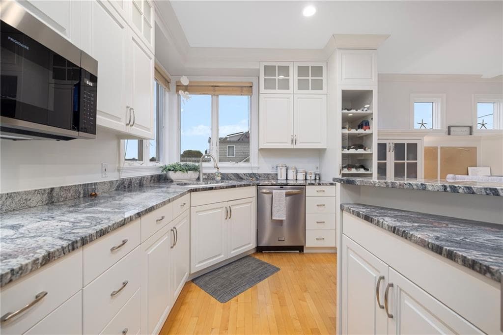 Single Family Residence at 255 Bonnet Point Road, Narragansett, photo 19 of 50