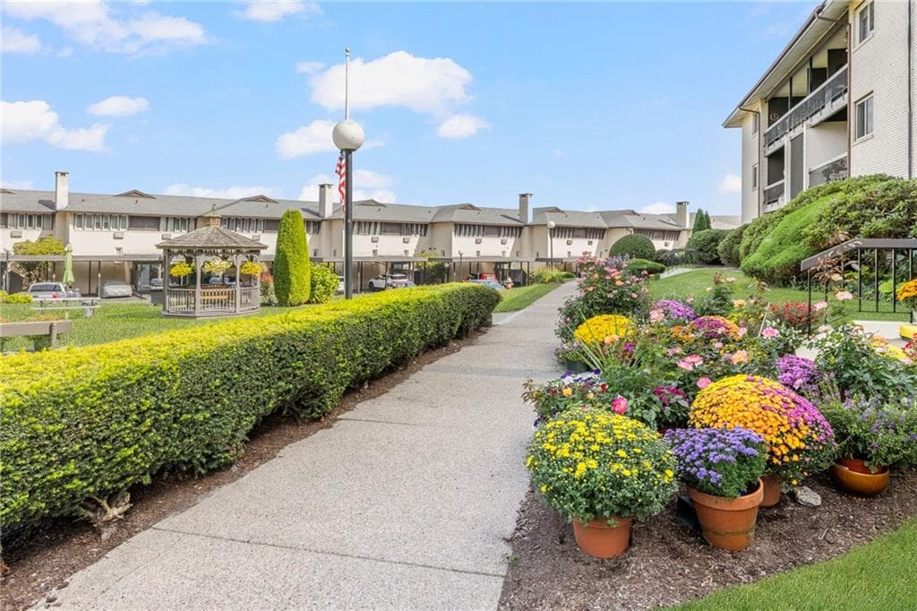 Condominium at 400 Narragansett Parkway UNIT West A 11, Warwick, photo 32 of 36