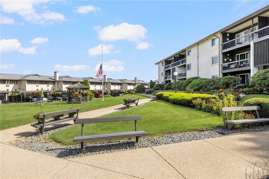 Condominium at 400 Narragansett Parkway UNIT West A 11, Warwick, photo 34 of 36
