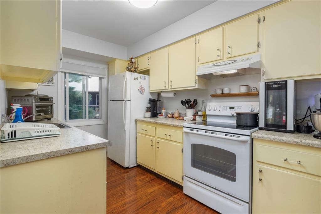 Condominium at 400 Narragansett Parkway UNIT West A 11, Warwick, photo 11 of 36