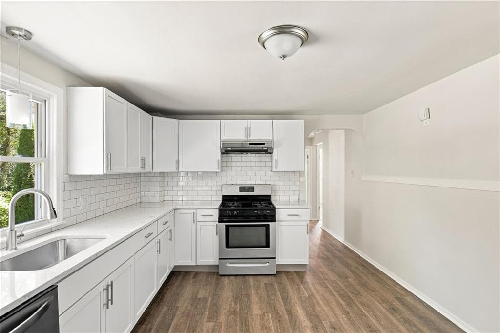 Single Family Residence at 9 Atlantic Avenue, North Providence, photo 7 of 23