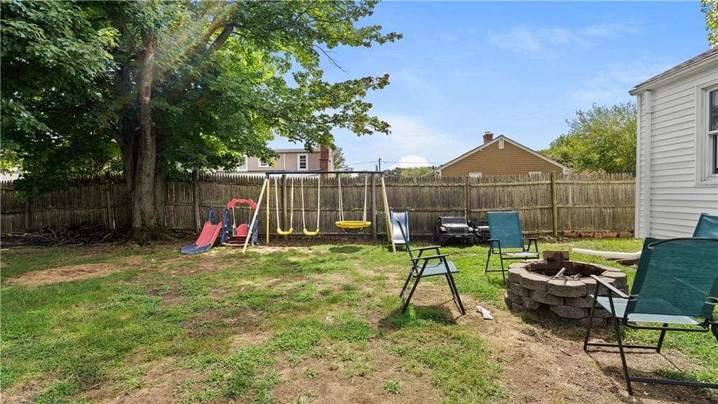 Single Family Residence at 38 Fairfield Court, Warwick, photo 23 of 30