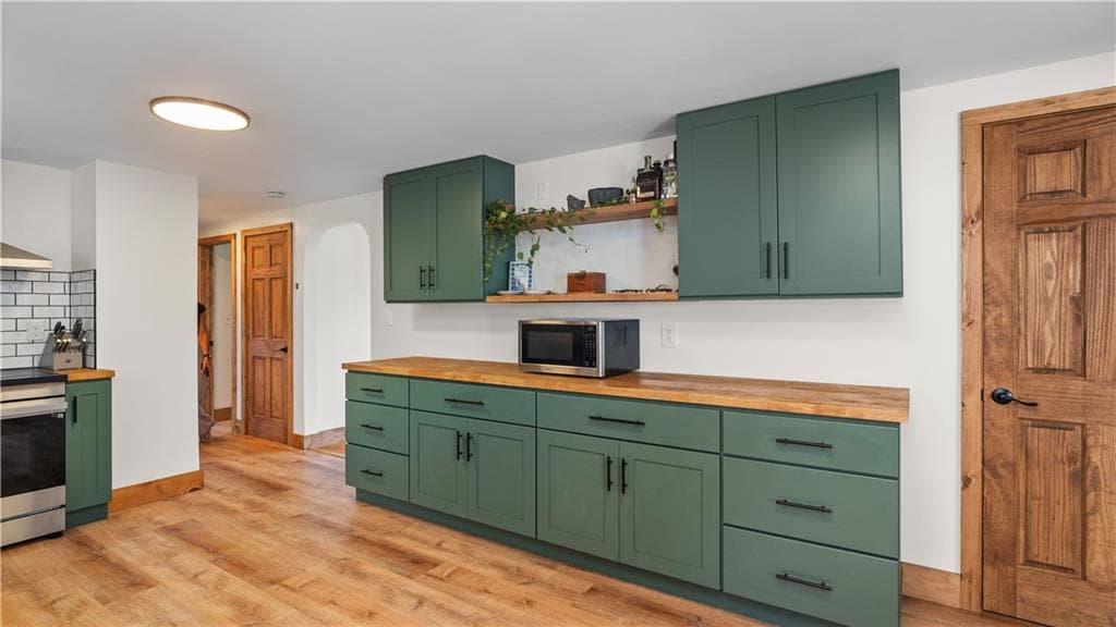 Single Family Residence at 38 Fairfield Court, Warwick, photo 13 of 30