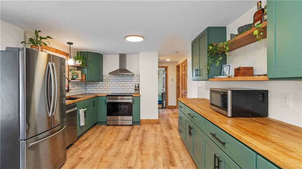 Single Family Residence at 38 Fairfield Court, Warwick, photo 12 of 30