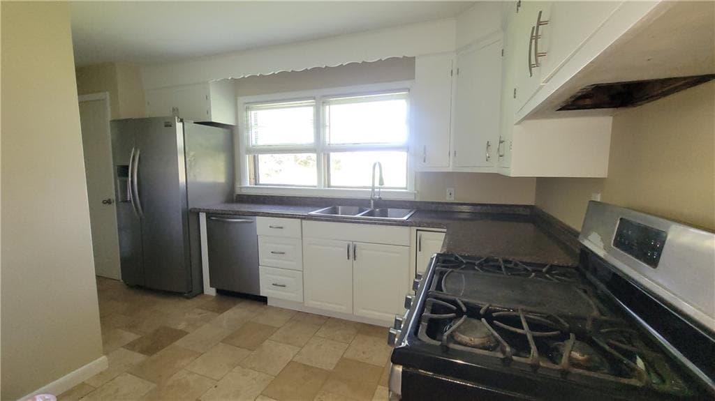 Single Family Residence at 256 Matunuck Beach Road, South Kingstown, photo 12 of 27