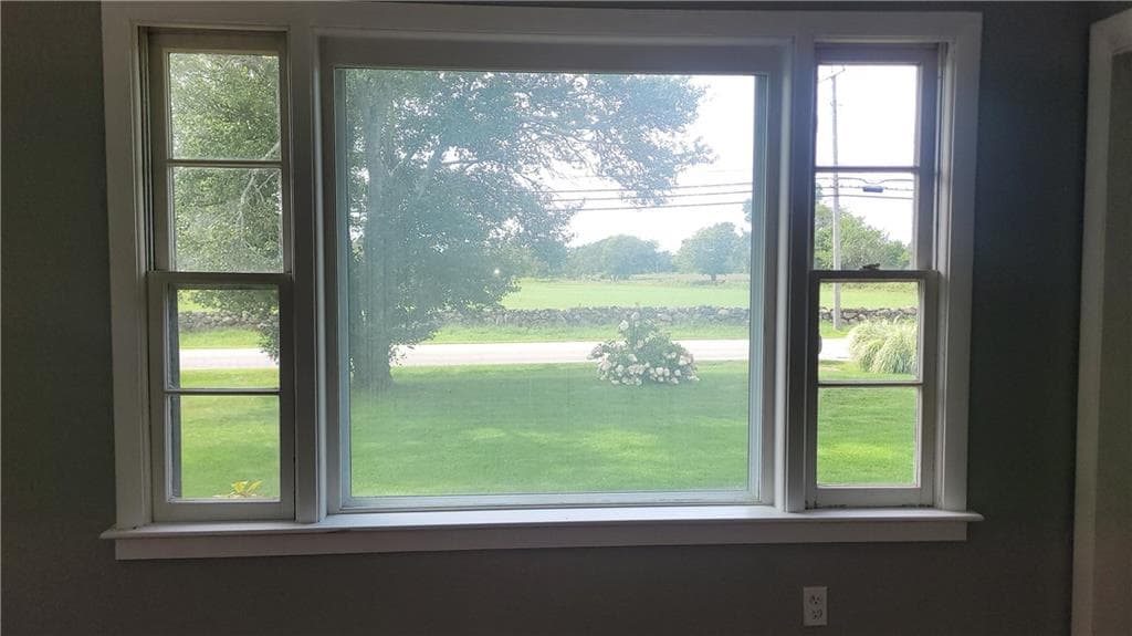 Single Family Residence at 256 Matunuck Beach Road, South Kingstown, photo 11 of 27