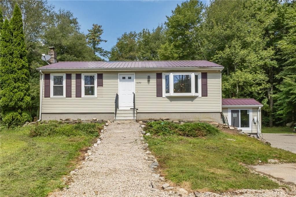 1653 Snake Hill Road