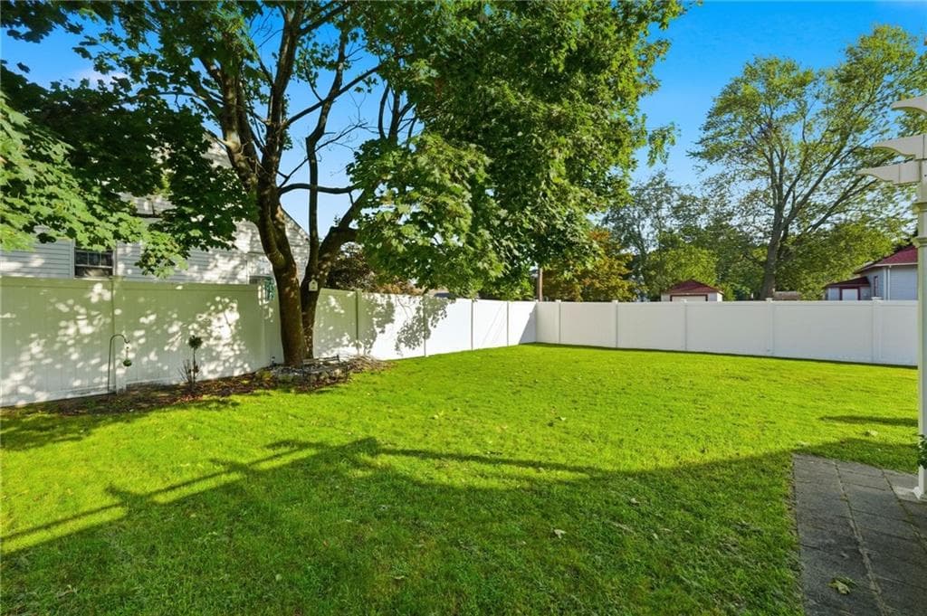 Single Family Residence at 76 George Arden Avenue, Warwick, photo 13 of 46