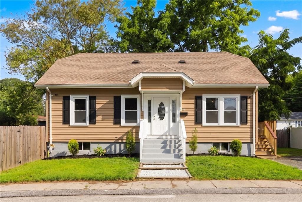 Single Family Residence at 21 Overbrook Avenue, Warwick, photo 2 of 41