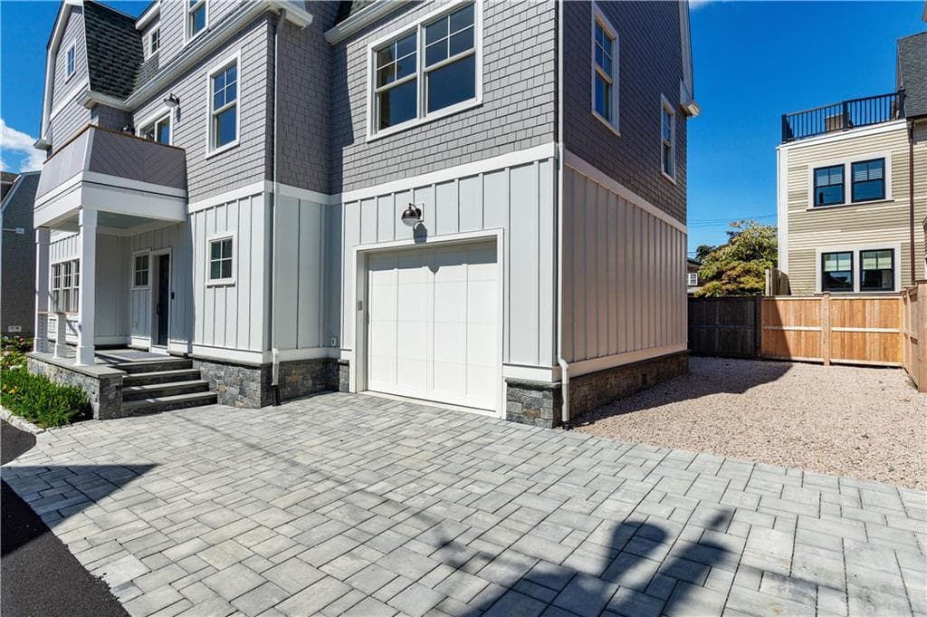 Single Family Residence at 6 Sharon Court, Newport, photo 6 of 50