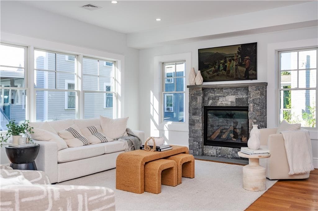 Single Family Residence at 6 Sharon Court, Newport, photo 10 of 50