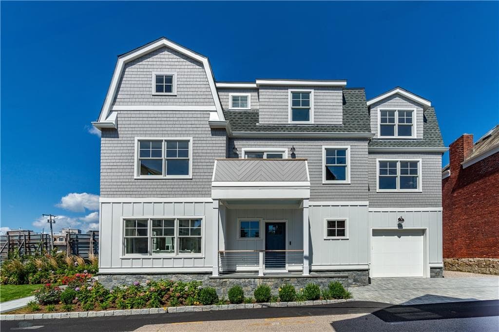 Single Family Residence at 6 Sharon Court, Newport, photo 4 of 50
