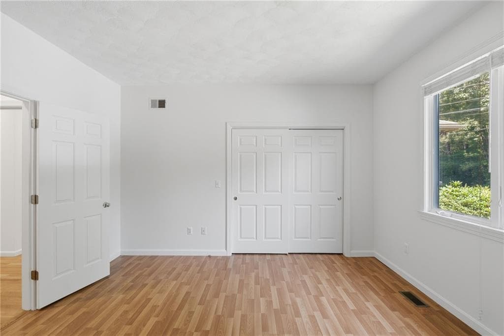 Condominium at 170 Pine Glen Drive, East Greenwich, photo 13 of 40