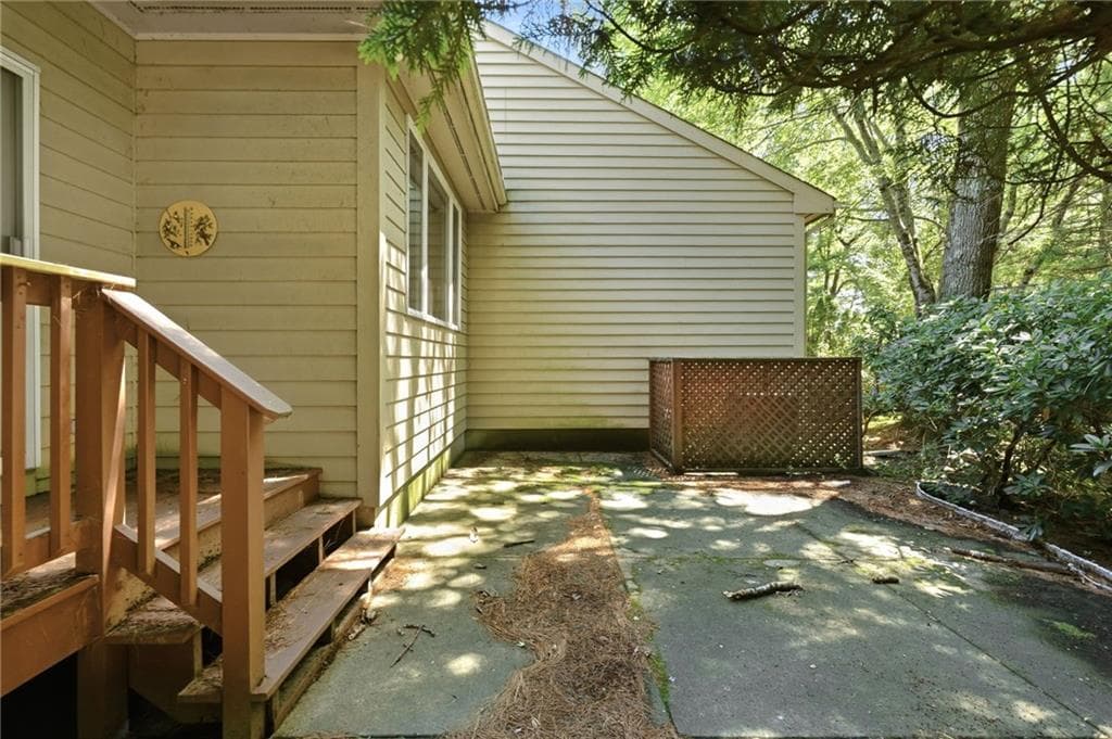Condominium at 170 Pine Glen Drive, East Greenwich, photo 34 of 40
