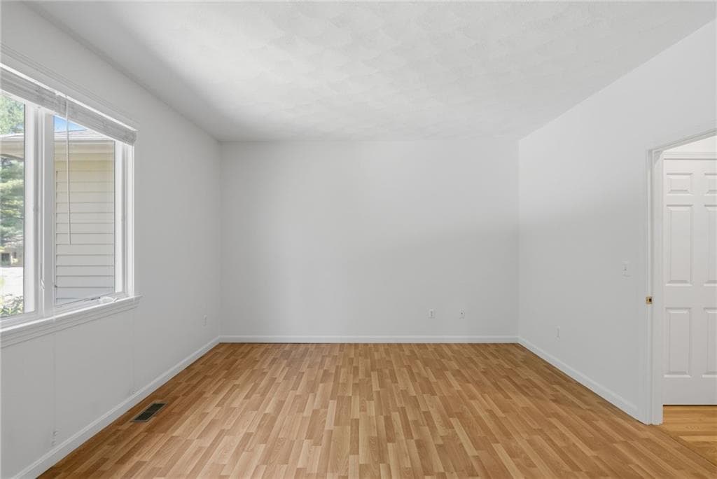 Condominium at 170 Pine Glen Drive, East Greenwich, photo 14 of 40