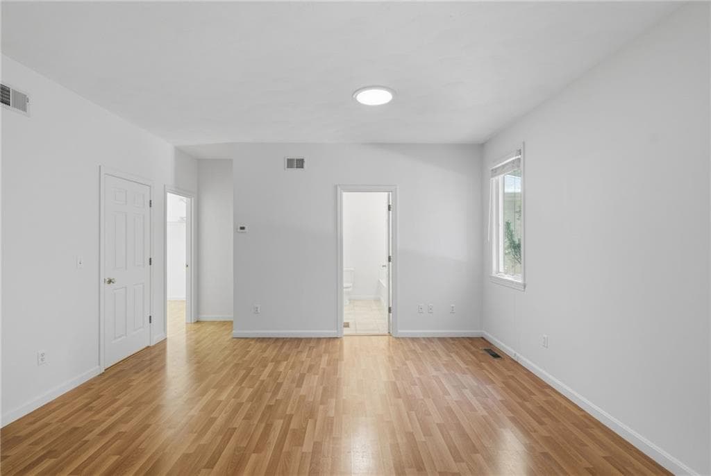 Condominium at 170 Pine Glen Drive, East Greenwich, photo 29 of 40