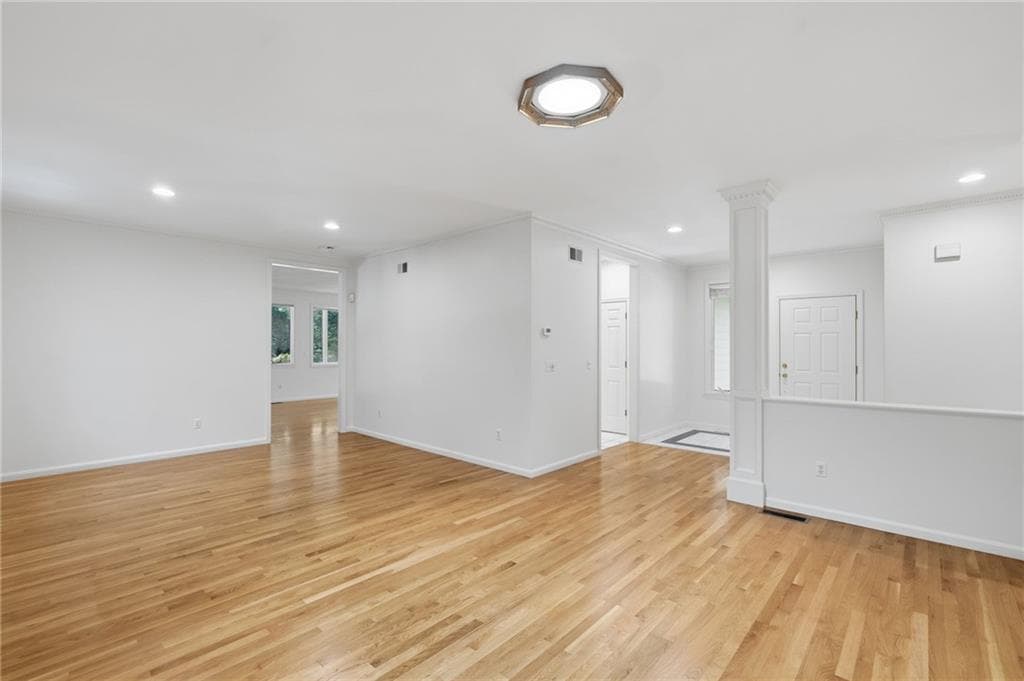 Condominium at 170 Pine Glen Drive, East Greenwich, photo 8 of 40