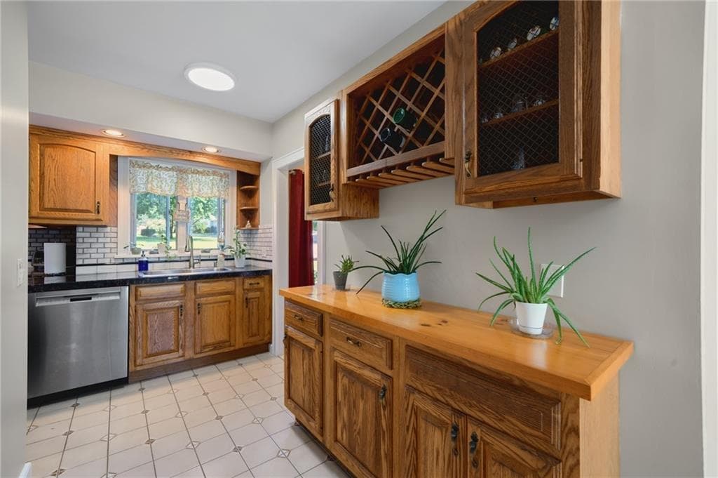 Multi Family at 6 Colonial Drive, Westerly, photo 17 of 49