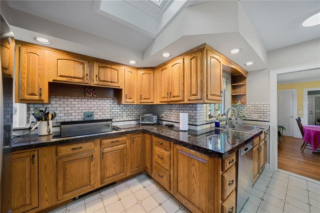Multi Family at 6 Colonial Drive, Westerly, photo 15 of 49