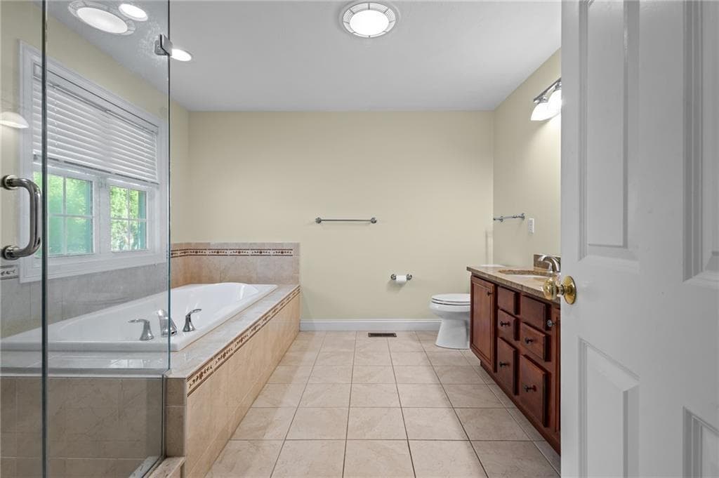 Single Family Residence at 125 West Road, Cumberland, photo 22 of 39