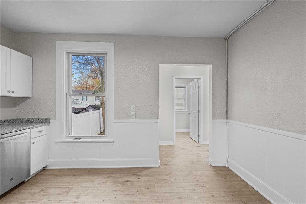 Condominium at 584 Weeden Street, Pawtucket, photo 6 of 25
