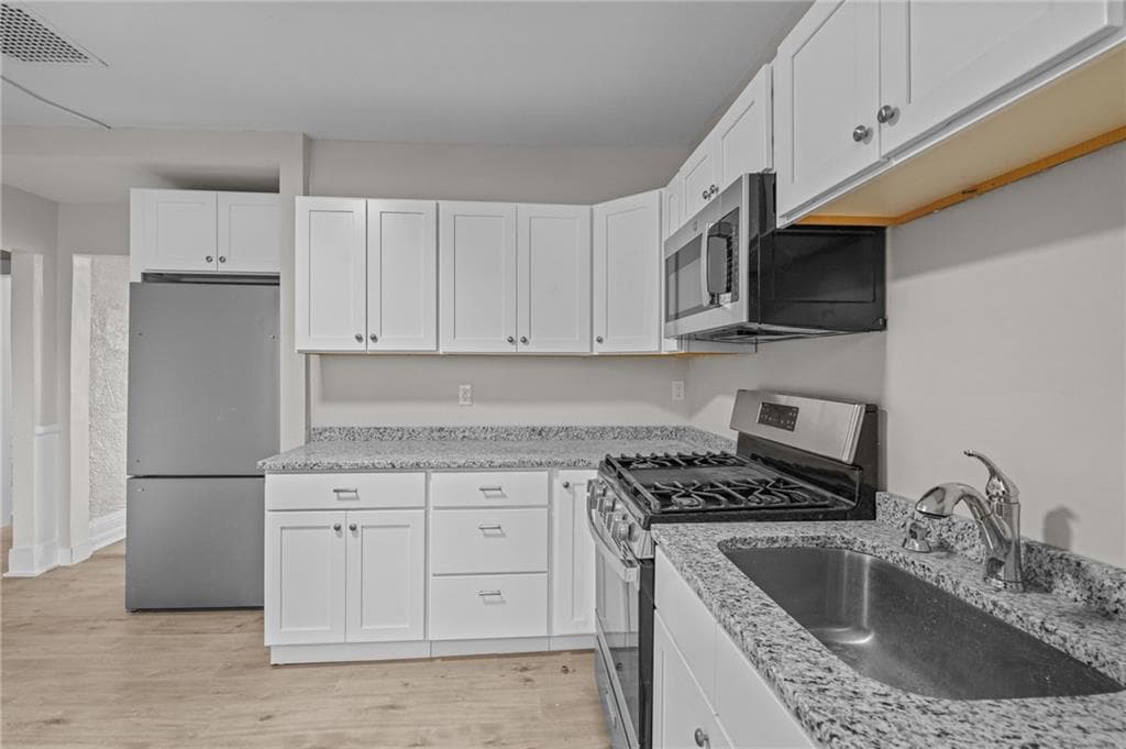 Condominium at 584 Weeden Street, Pawtucket, photo 3 of 25