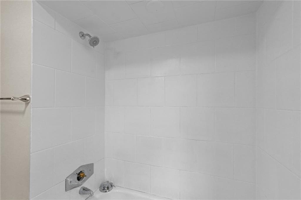 Condominium at 584 Weeden Street, Pawtucket, photo 14 of 25