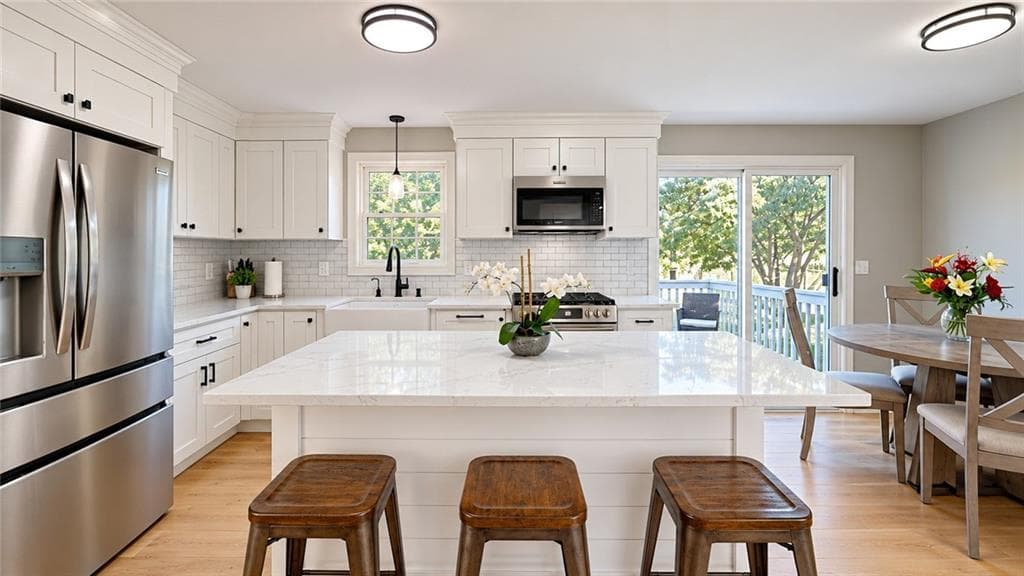 Single Family Residence at 4 Cooke Place, Warwick, photo 3 of 37