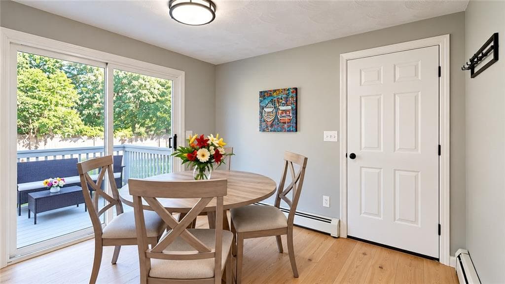 Single Family Residence at 4 Cooke Place, Warwick, photo 9 of 37