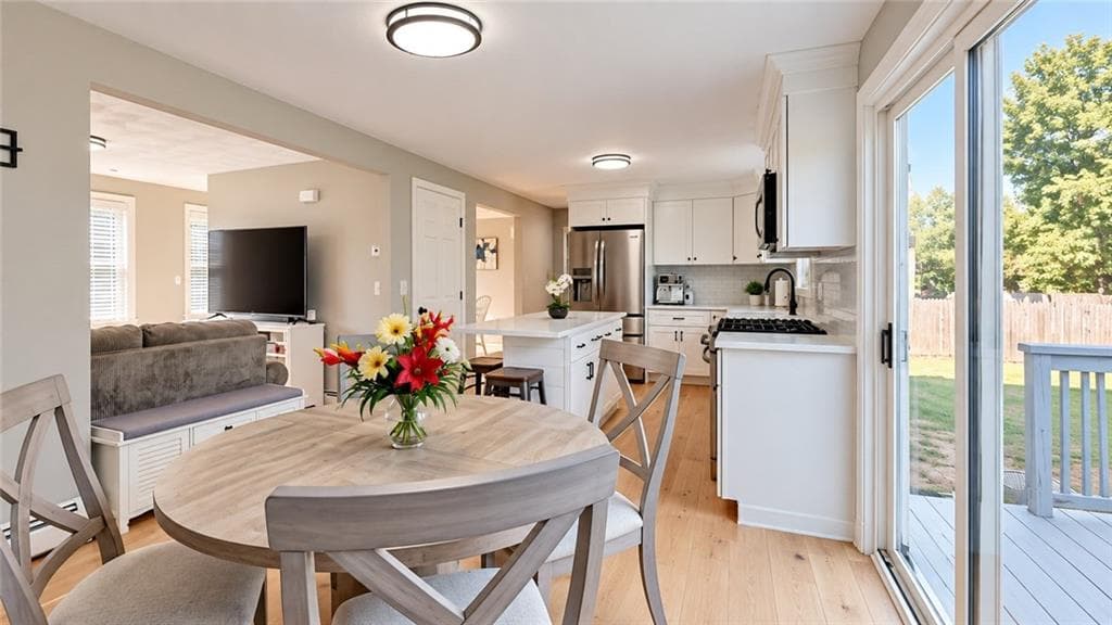 Single Family Residence at 4 Cooke Place, Warwick, photo 10 of 37