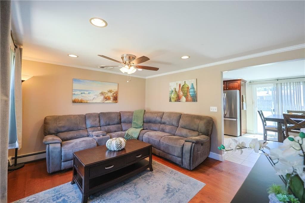 Single Family Residence at 6 Scott Lane, Bristol, photo 9 of 25
