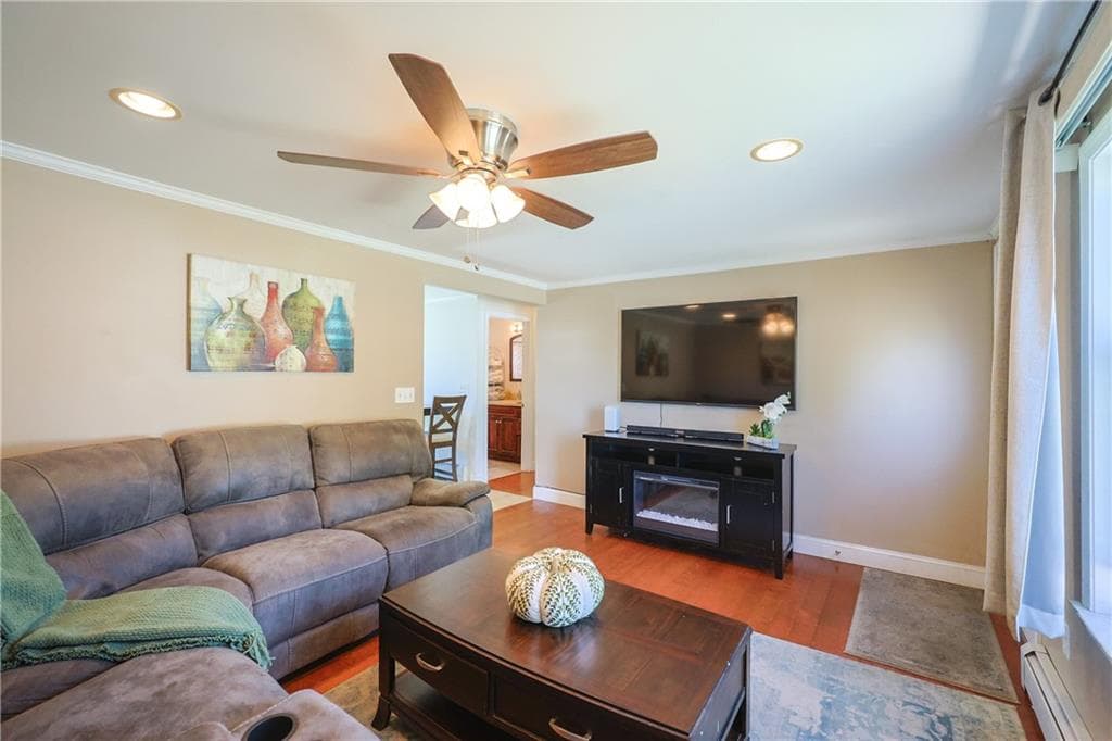 Single Family Residence at 6 Scott Lane, Bristol, photo 11 of 25