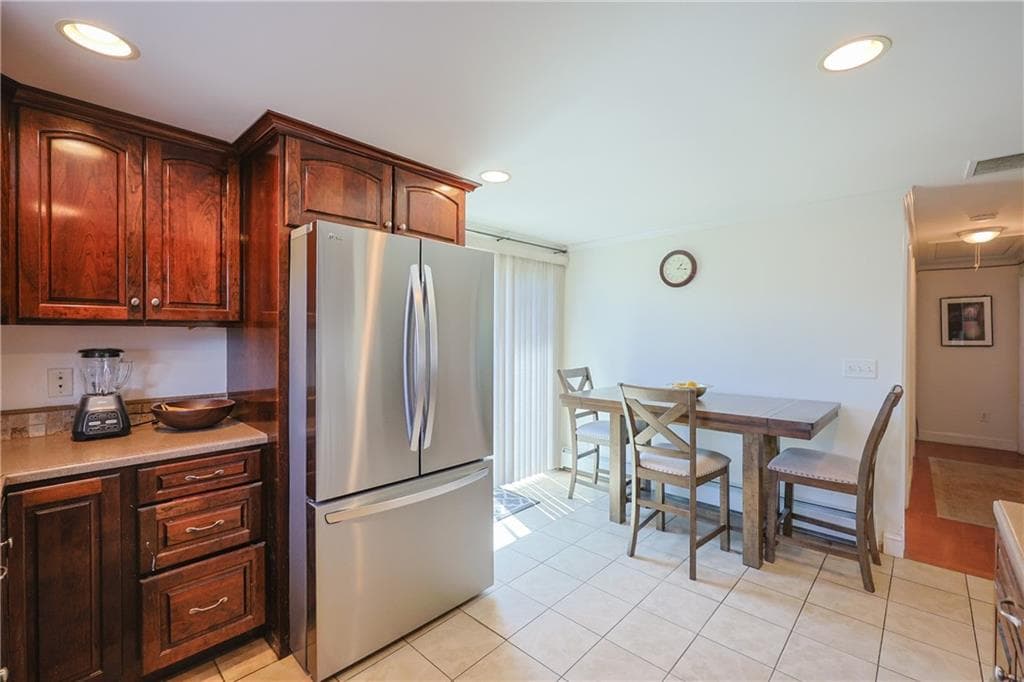 Single Family Residence at 6 Scott Lane, Bristol, photo 4 of 25