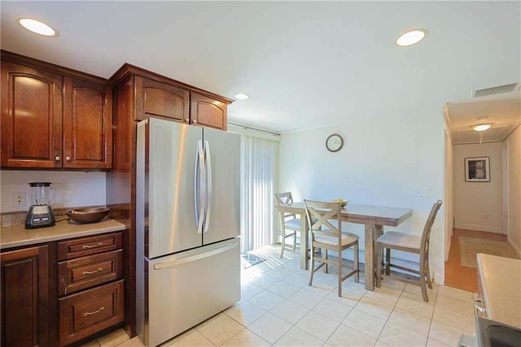 Single Family Residence at 6 Scott Lane, Bristol, photo 8 of 25