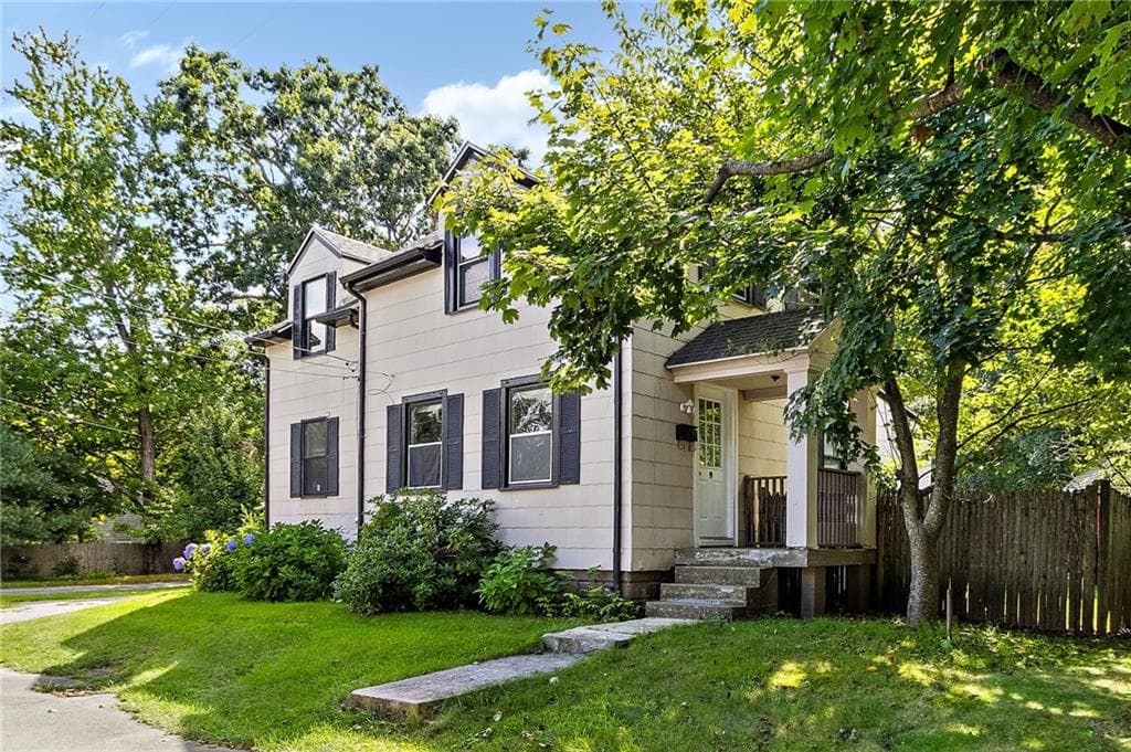 Single Family Residence at 72 Dayton Avenue, Warwick, photo 2 of 26