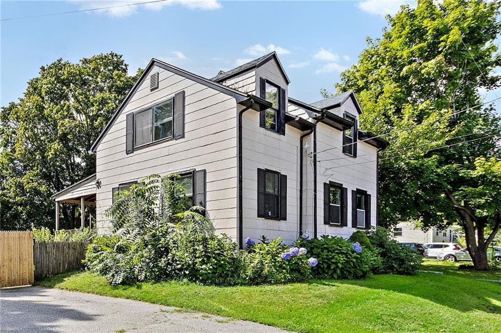 Single Family Residence at 72 Dayton Avenue, Warwick, photo 3 of 26