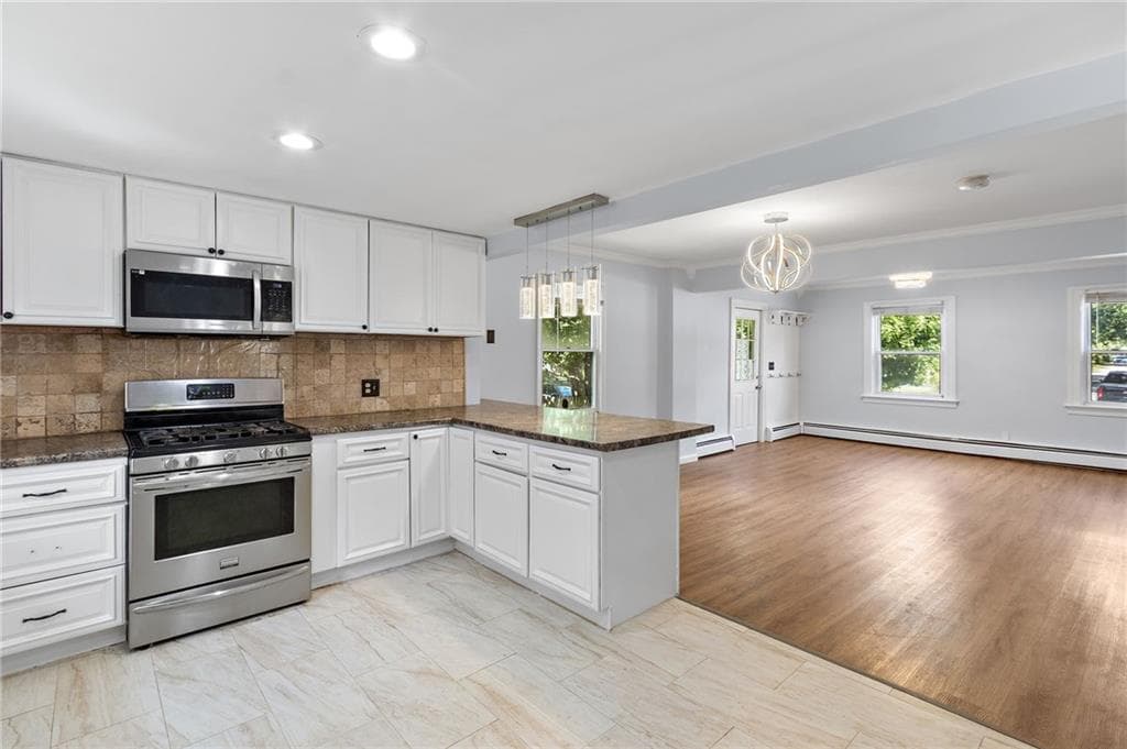 Single Family Residence at 72 Dayton Avenue, Warwick, photo 10 of 26
