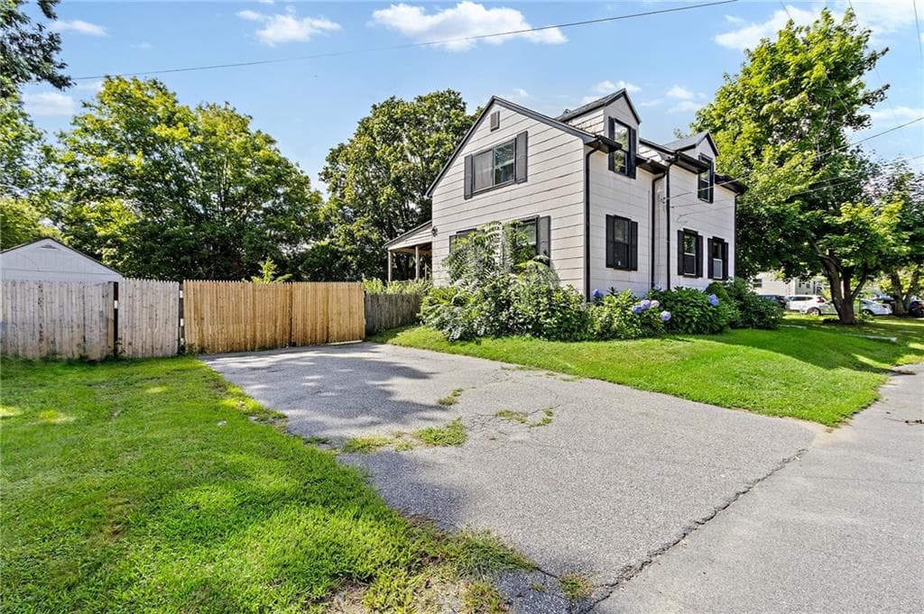 Single Family Residence at 72 Dayton Avenue, Warwick, photo 4 of 26