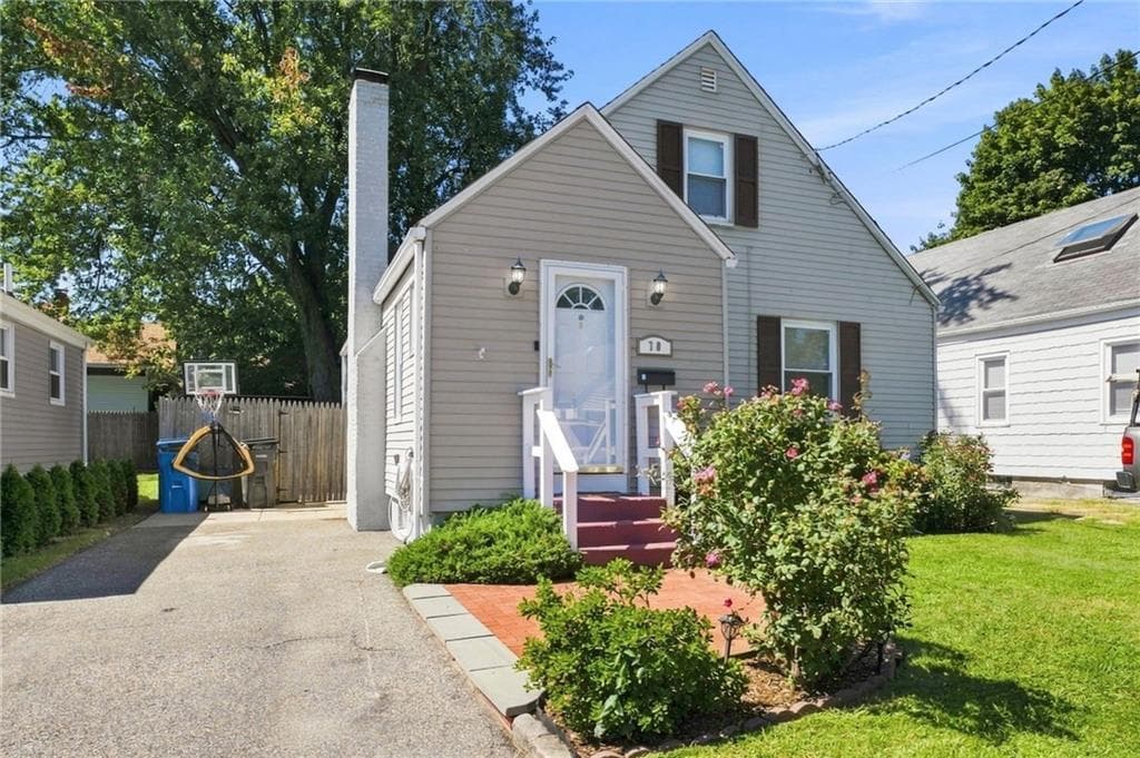 Single Family Residence at 70 Overland Avenue, Cranston, photo 3 of 36
