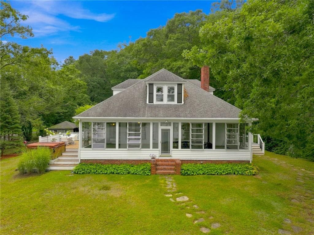 Single Family Residence at 76 Coolridge Avenue, Smithfield, photo 4 of 50