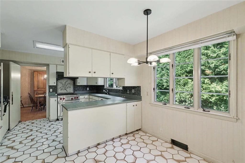 Single Family Residence at 15 Cambria Court, Pawtucket, photo 13 of 42