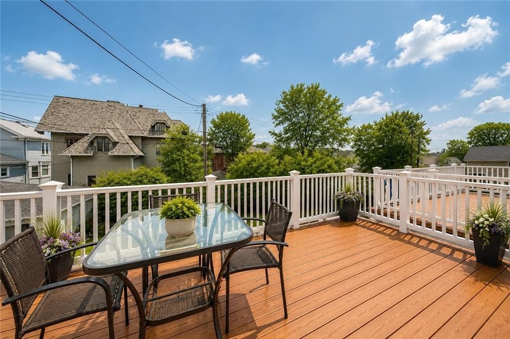 Condominium at 45 Hammond Street UNIT 3, Newport, photo 9 of 20