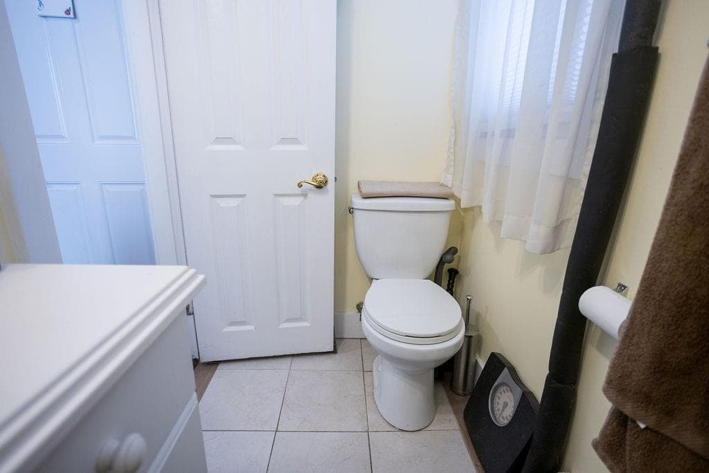 Multi Family at 29 Hamlet Avenue, Woonsocket, photo 22 of 48