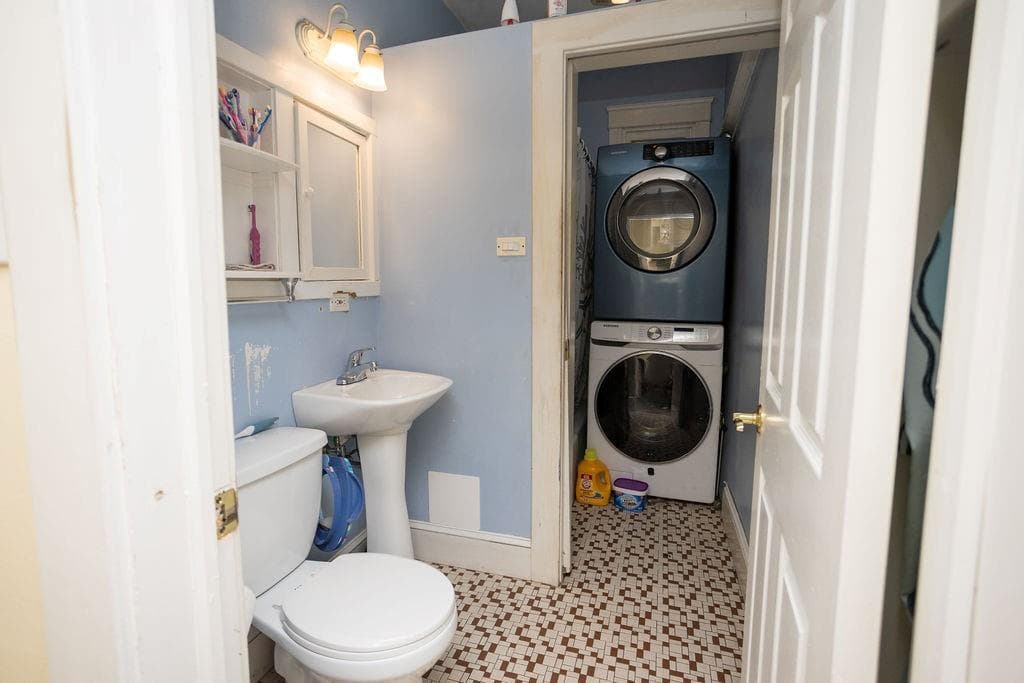 Multi Family at 29 Hamlet Avenue, Woonsocket, photo 15 of 48