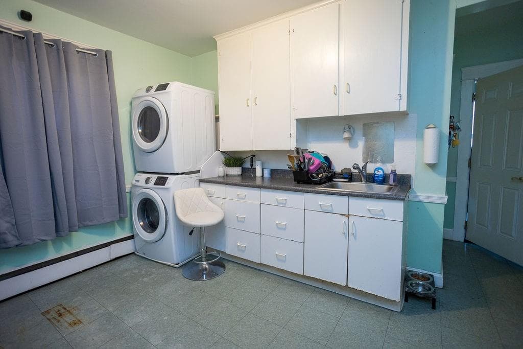 Multi Family at 29 Hamlet Avenue, Woonsocket, photo 25 of 48