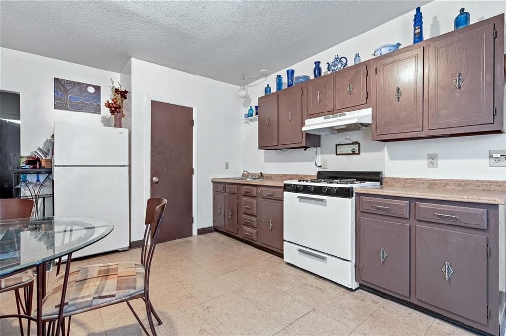 Commercial at 32 Northeast Street, Woonsocket, photo 34 of 49