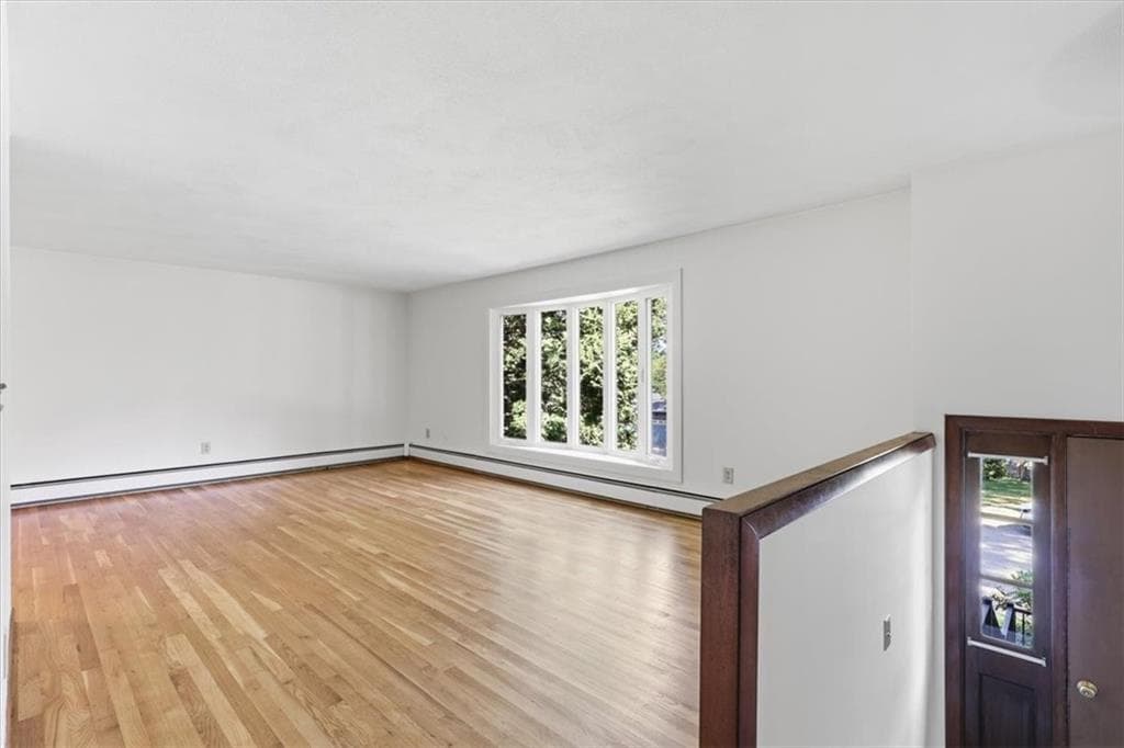 Single Family Residence at 83 Sage Drive, Warwick, photo 5 of 32