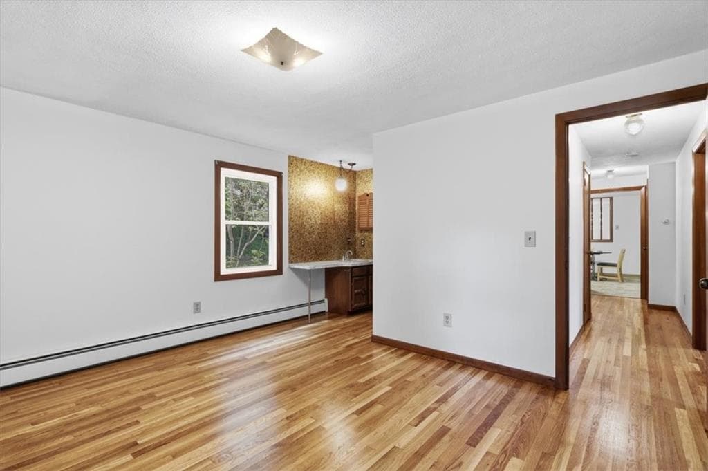 Single Family Residence at 83 Sage Drive, Warwick, photo 14 of 32